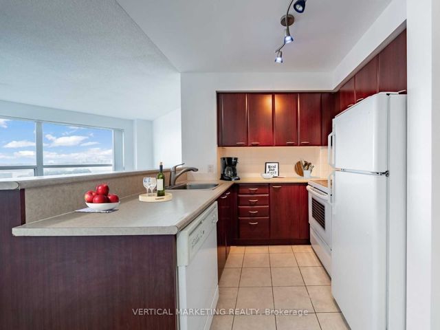 903 - 38 Lee Centre Dr