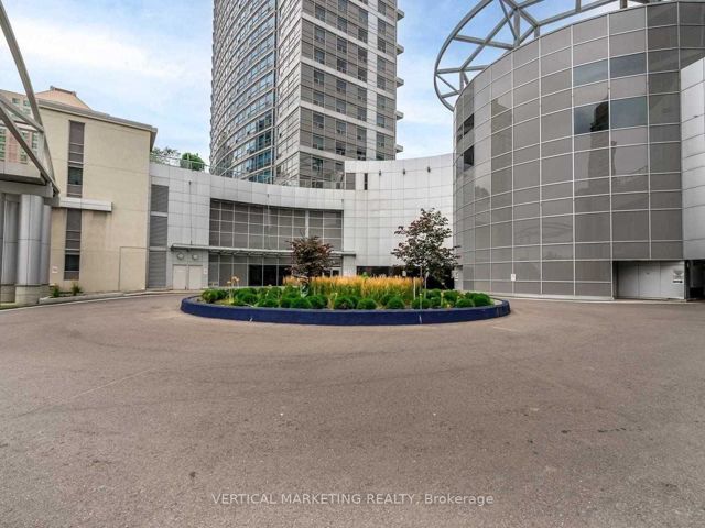 903 - 38 Lee Centre Dr