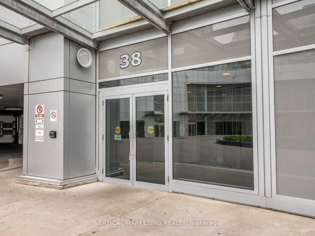 903 - 38 Lee Centre Dr