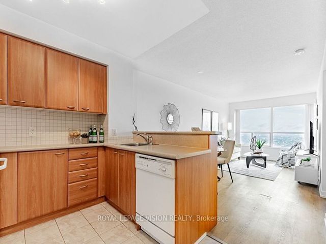 3308 - 38 Lee Centre Dr