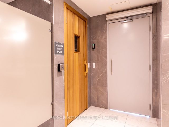 907 - 3220 Sheppard Ave