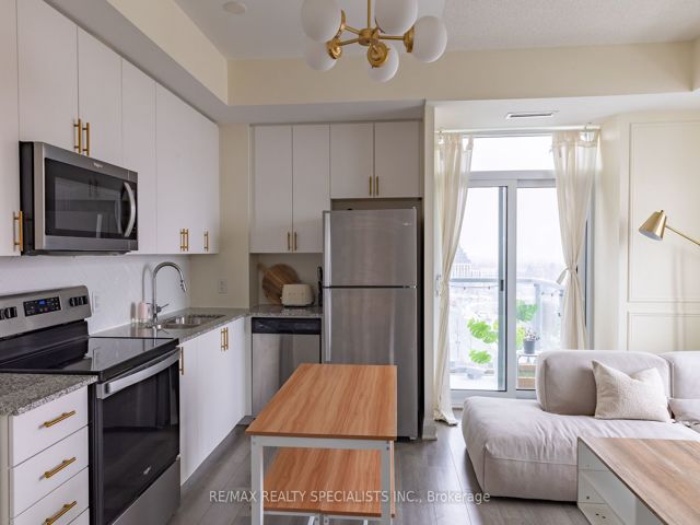 907 - 3220 Sheppard Ave