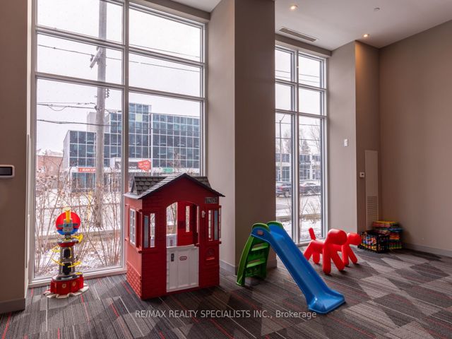 907 - 3220 Sheppard Ave
