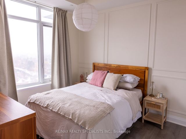 907 - 3220 Sheppard Ave