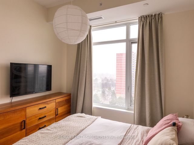 907 - 3220 Sheppard Ave