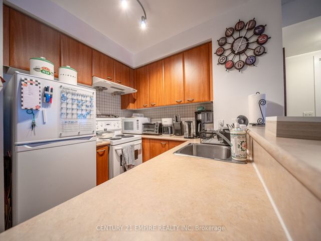 3002 - 36 Lee Centre Dr