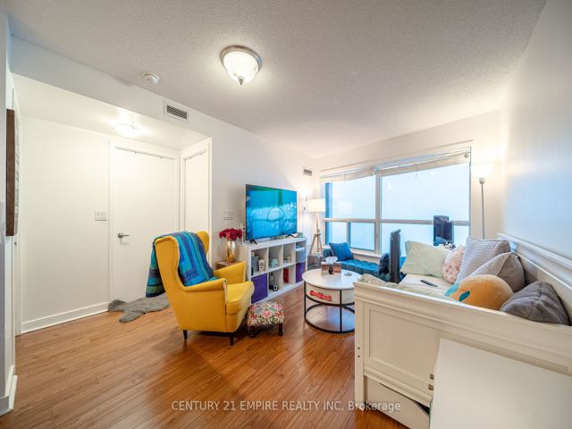 3002 - 36 Lee Centre Dr