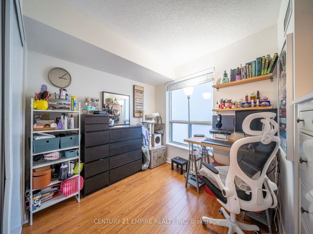 3002 - 36 Lee Centre Dr