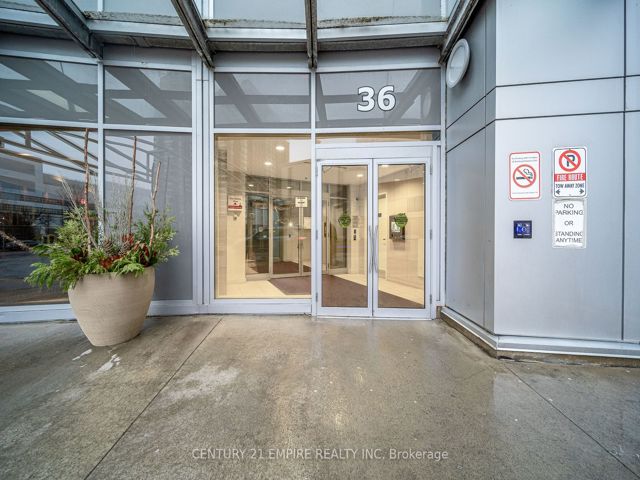 3002 - 36 Lee Centre Dr