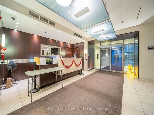 3002 - 36 Lee Centre Dr