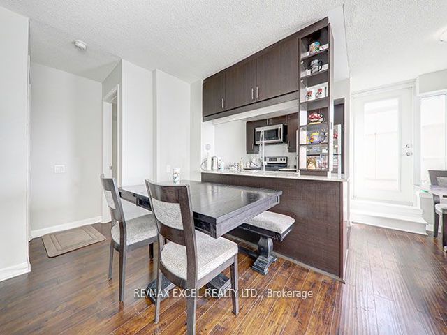 608 - 25 Town Centre Crt St S