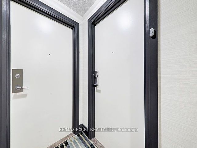 608 - 25 Town Centre Crt St S