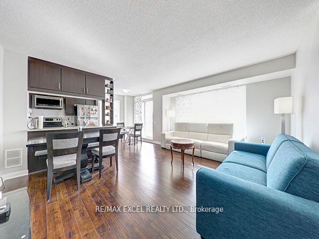 608 - 25 Town Centre Crt St S