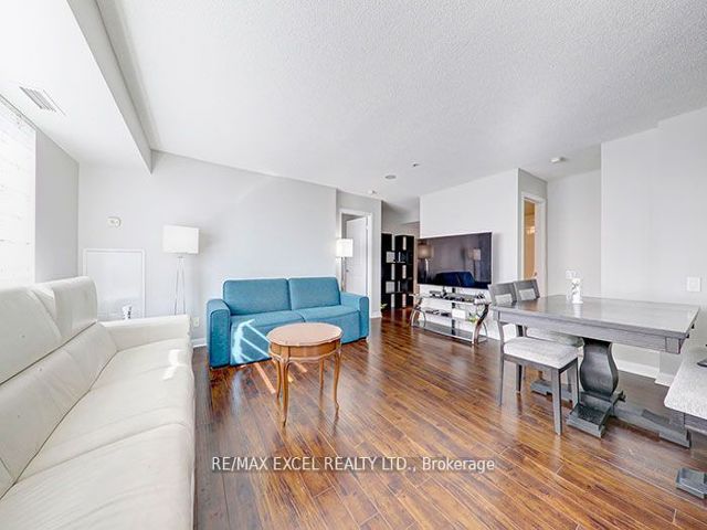 608 - 25 Town Centre Crt St S