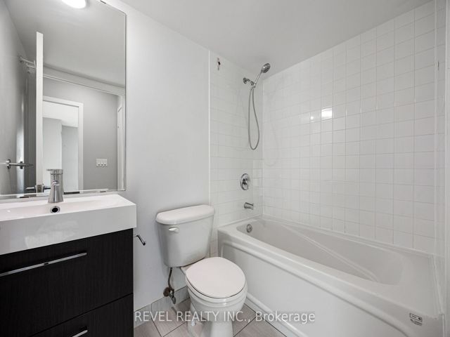 2509 - 38 Lee Centre Dr