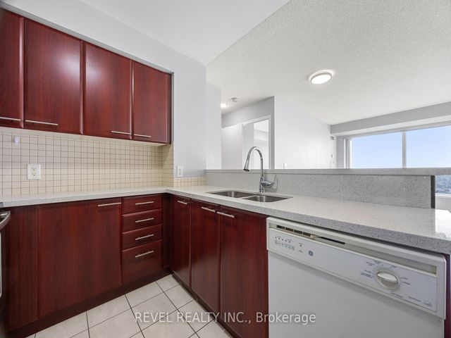 2509 - 38 Lee Centre Dr