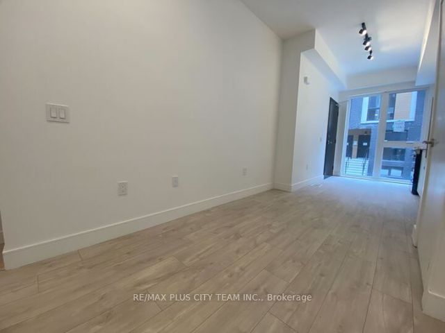 BlkA#12 - 176 CLONMORE Dr