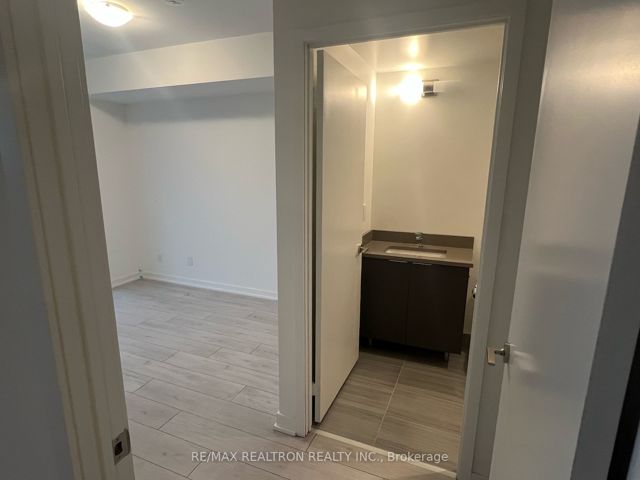 2008 - 2033 Kennedy Rd