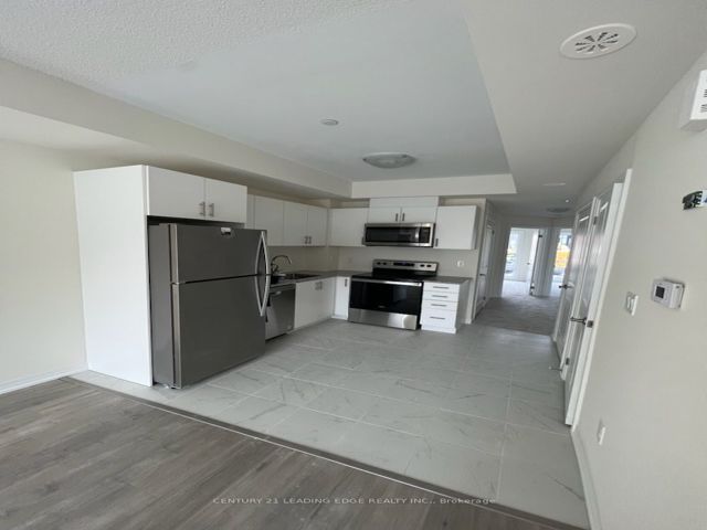 6 - 155 Tapscott Rd