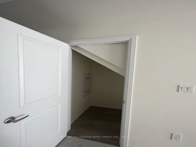 6 - 155 Tapscott Rd