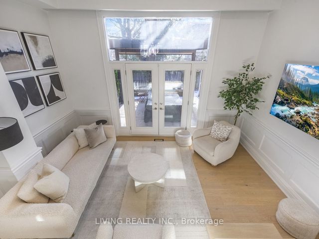 7 - 155 Woodbine Ave