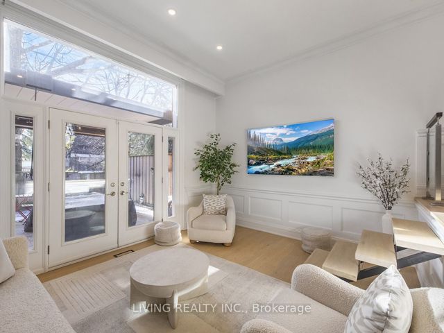 7 - 155 Woodbine Ave
