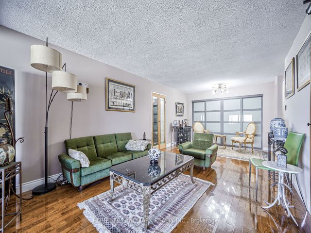2105 - 2330 Bridletowne Circ