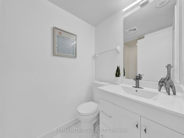 TH55 - 295 Village Green Sq