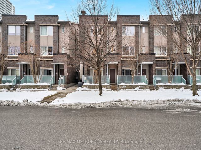 TH55 - 295 Village Green Sq