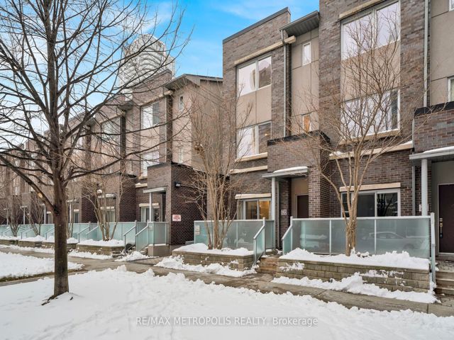 TH55 - 295 Village Green Sq
