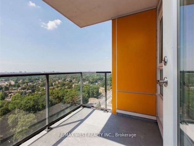 2307 - 25 Town Centre Crt