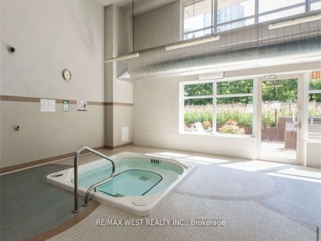 2307 - 25 Town Centre Crt