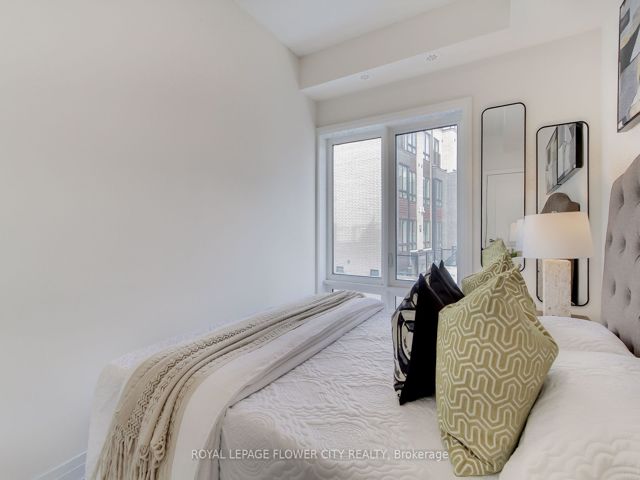 10 - 165 Tapscott Rd W