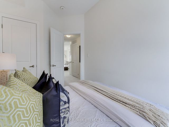 10 - 165 Tapscott Rd W