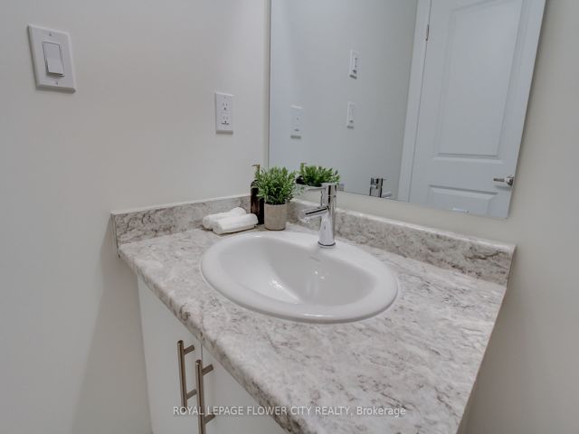 10 - 165 Tapscott Rd W