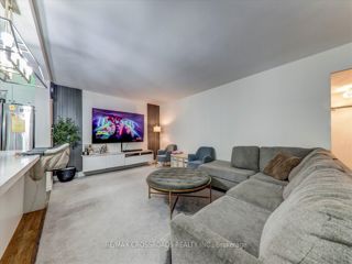 910 - 5 Massey Sq