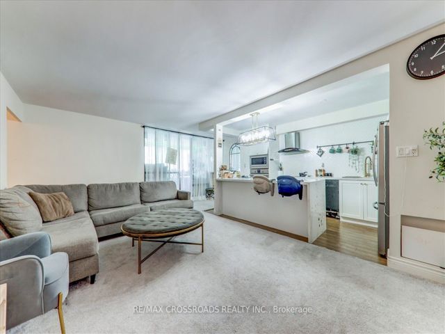 910 - 5 Massey Sq