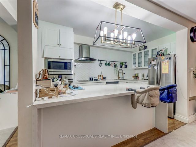 910 - 5 Massey Sq