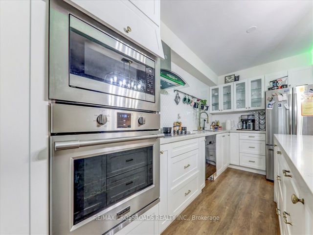 910 - 5 Massey Sq