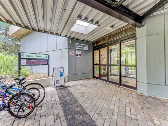 910 - 5 Massey Sq