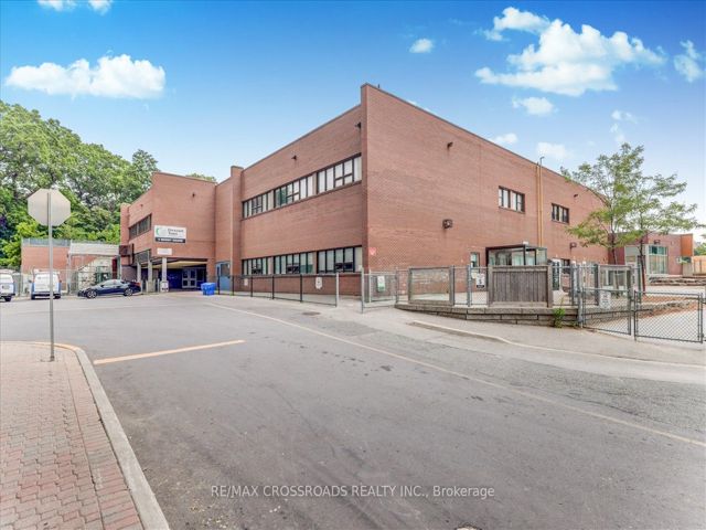 910 - 5 Massey Sq