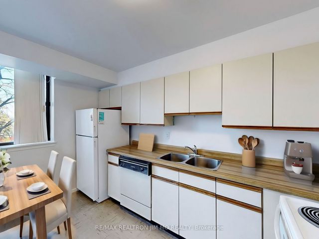 330 - 25 Bamburgh Circ