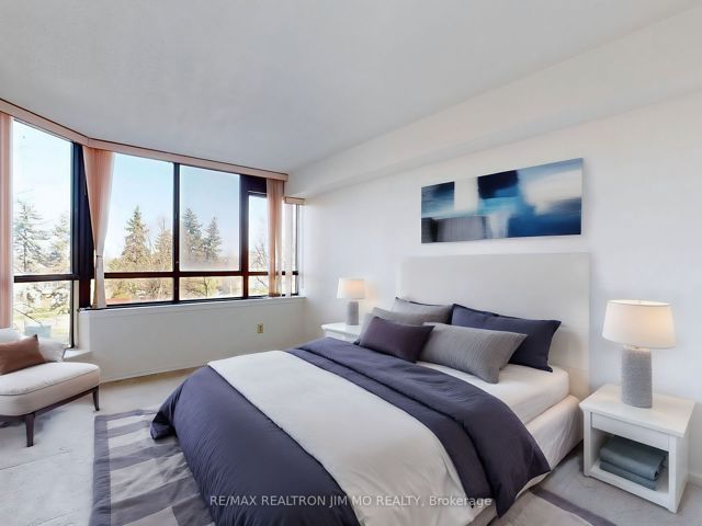330 - 25 Bamburgh Circ