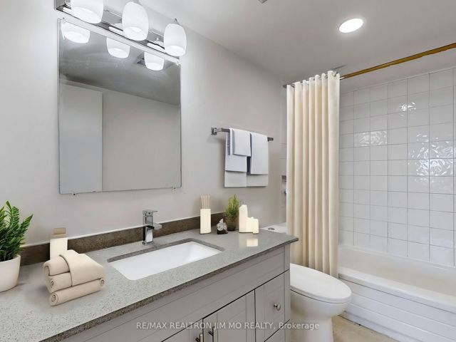 330 - 25 Bamburgh Circ