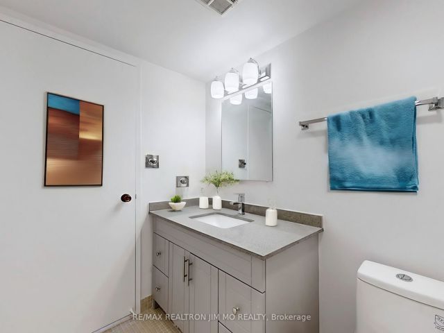 330 - 25 Bamburgh Circ