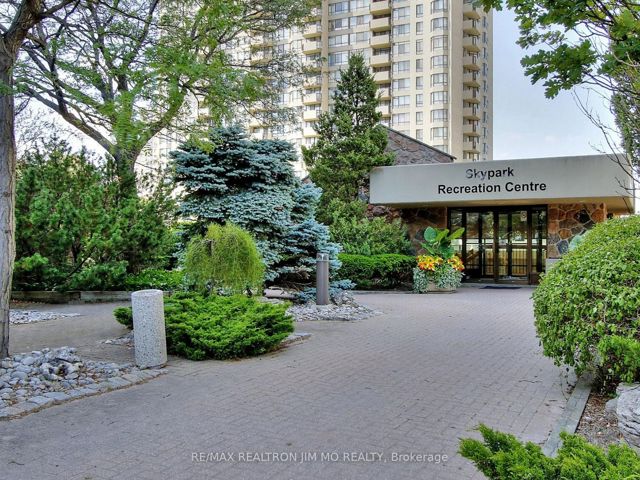 330 - 25 Bamburgh Circ