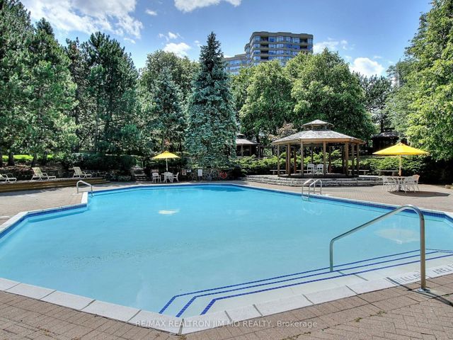 330 - 25 Bamburgh Circ