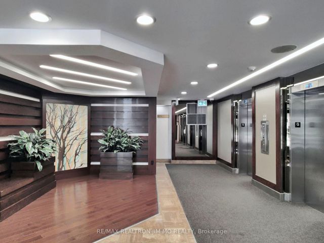 330 - 25 Bamburgh Circ