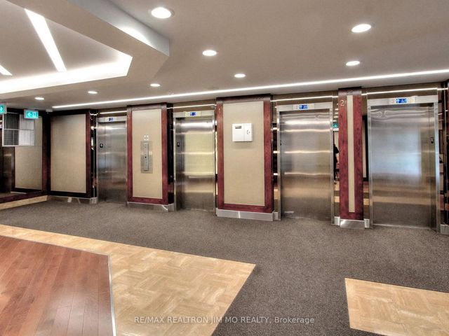 330 - 25 Bamburgh Circ