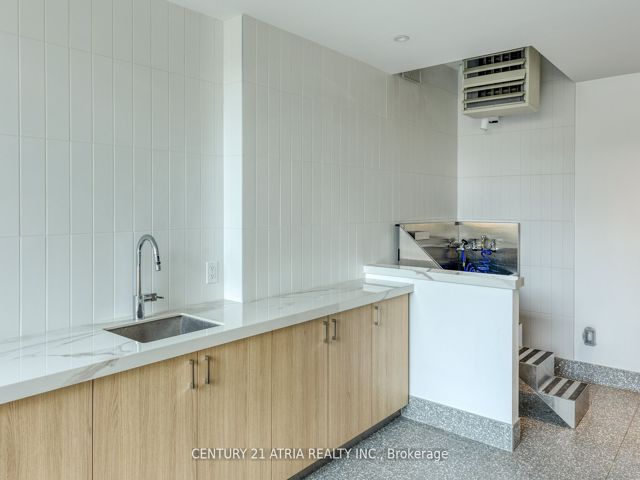 707 - 150 Logan Ave